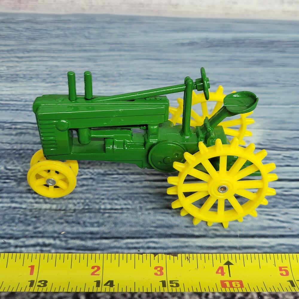 Vtg scale models 1/43 or 1/32 scale Diecast John Deere n/front tractor green/yel